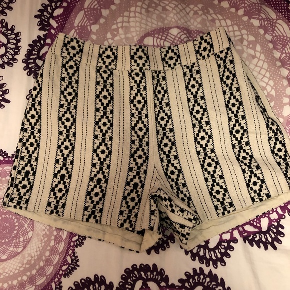 Hollister Pants - new high waisted patterned shorts